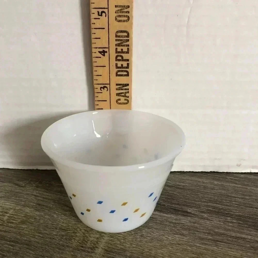 Vintage Dynaware Diamond Patterned Ramekins - Picture 10 of 10